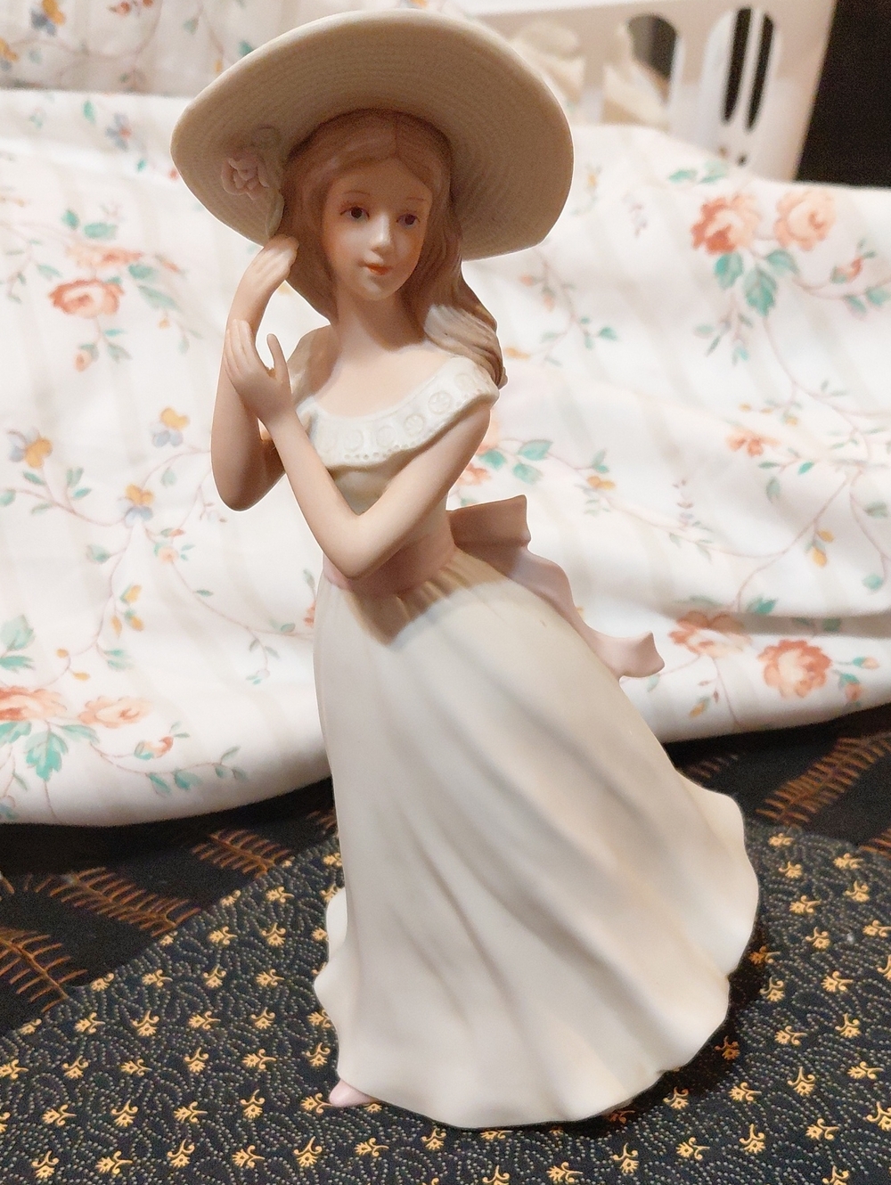 Vintage Home Interior Masterpiece Porcelain Melanie Figurine.